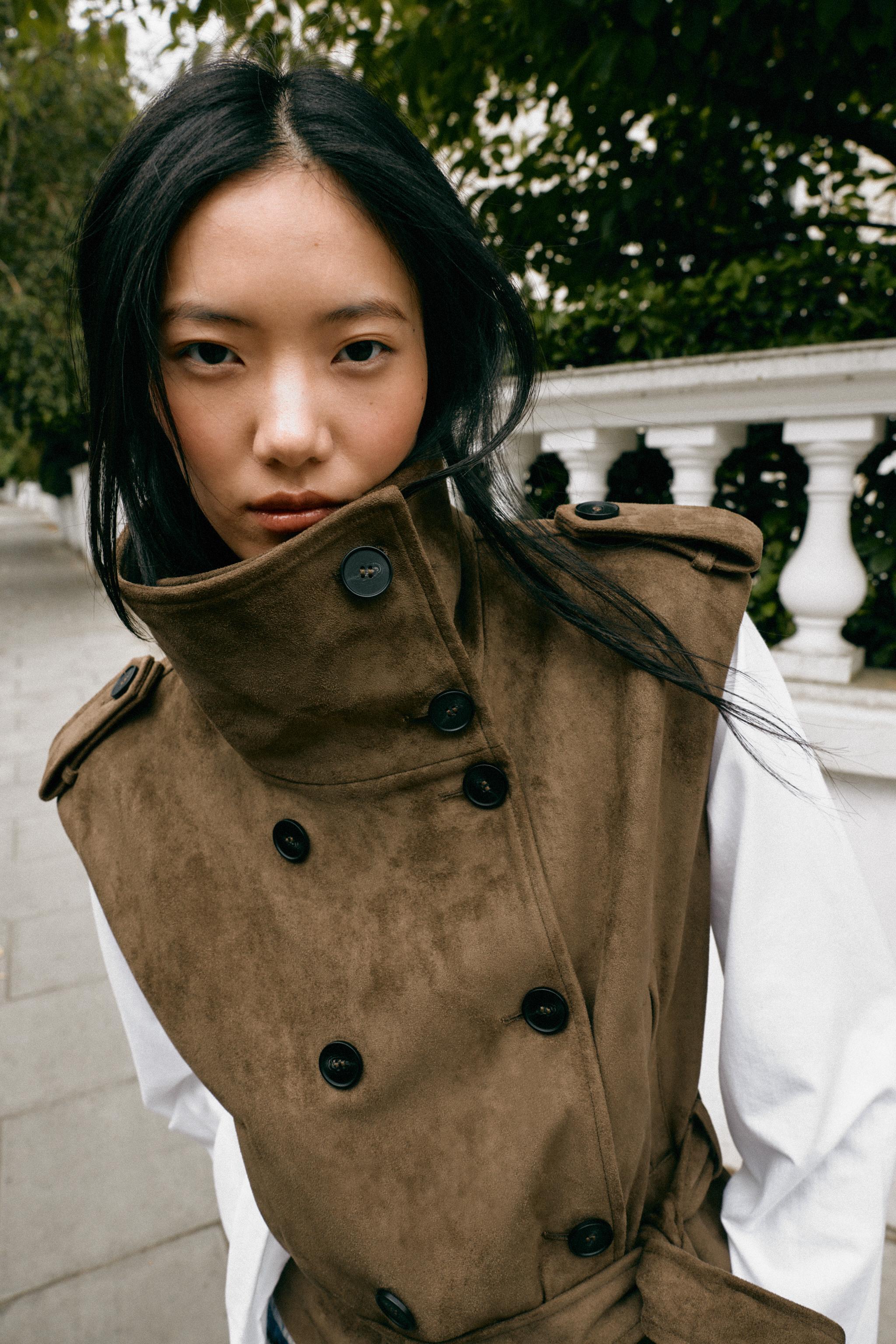 GILET AVEC CEINTURE EFFET DAIM